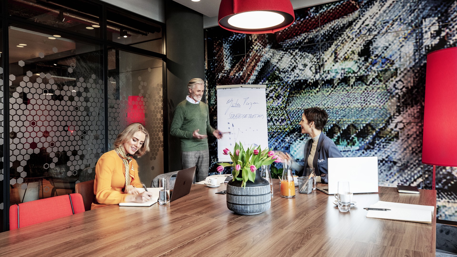 MYHIVE_MEETINGROOM_3V0A4272-3AR.jpg